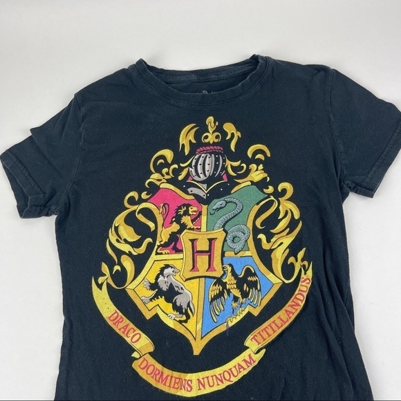 Harry Potter Tshirt Womens Small Black Crest - Picture 3 of 7